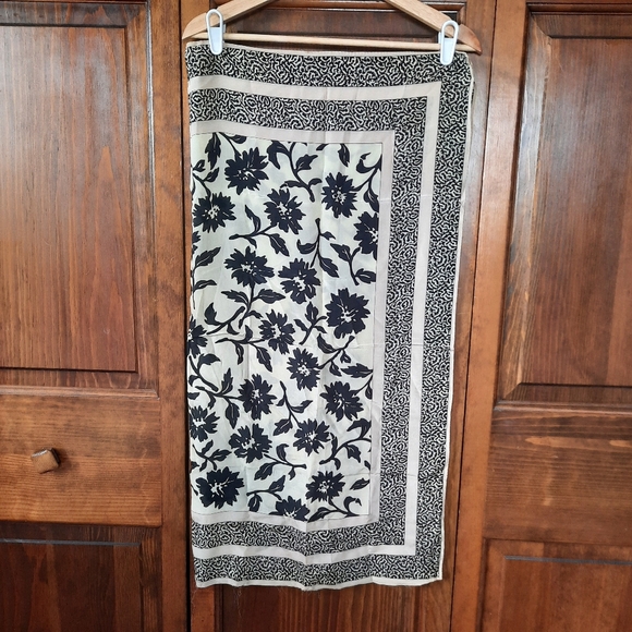 Adrienne Vittadini Silk Square Scarf Tan Cream Black Floral Pattern Semi-sheer - Picture 7 of 10
